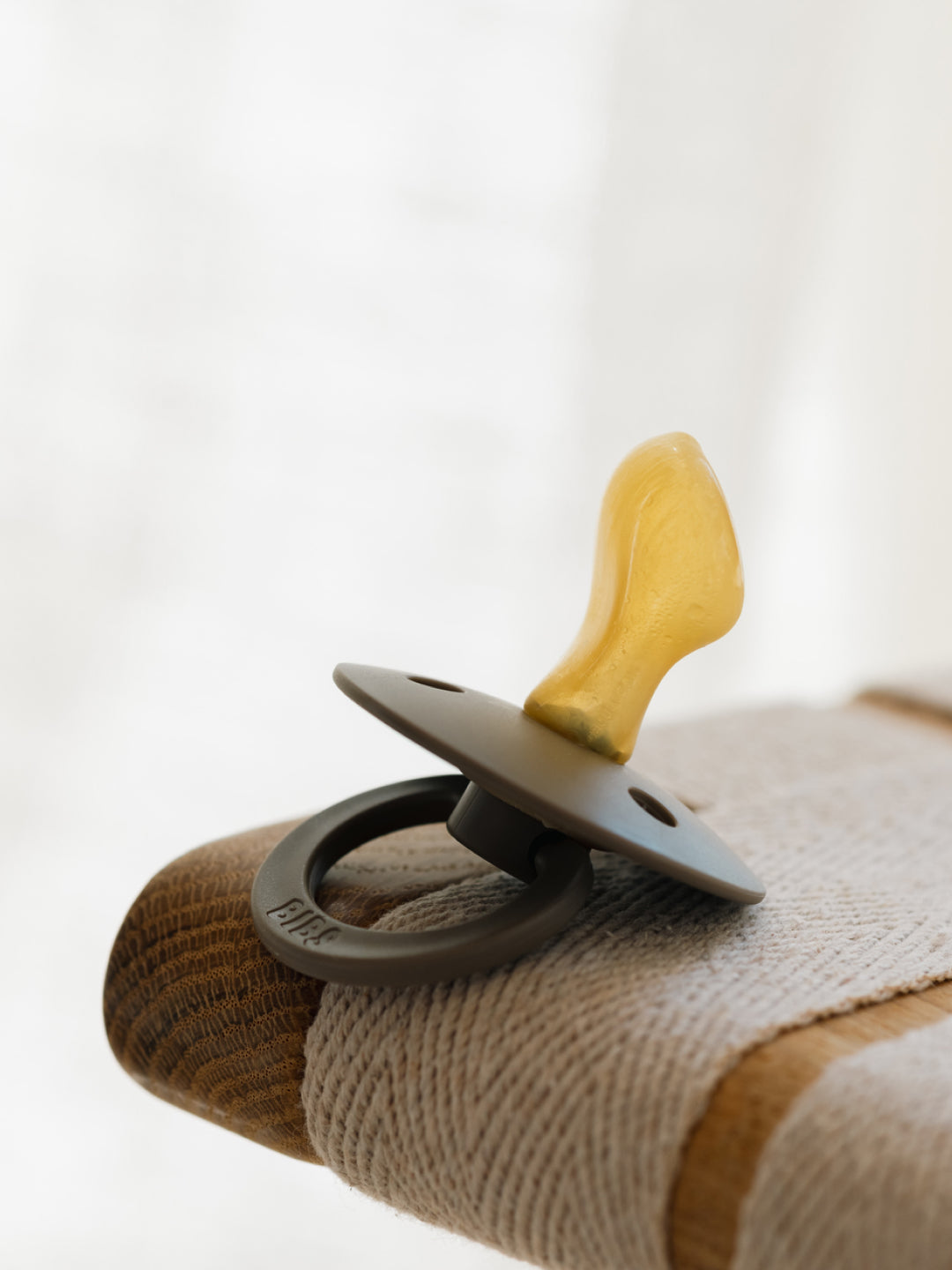 Bibs colour anatomical pacifiers, Bibs colour anatoomilised lutid, naturaalsest kummist lutid, all-groups