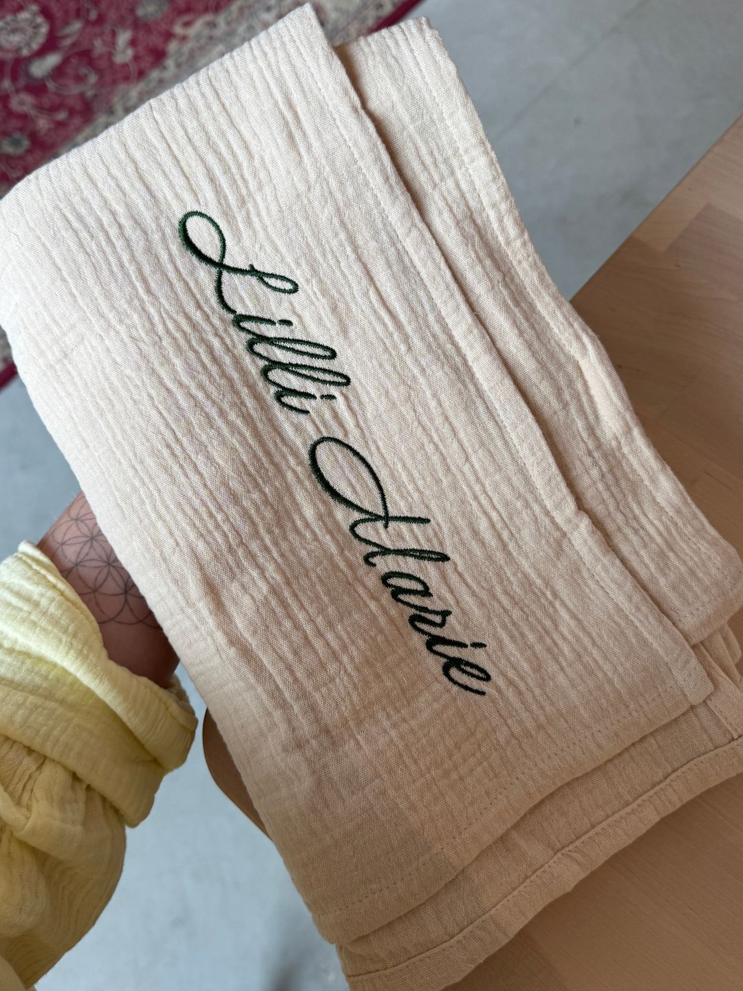 Personalize Babyluv Studio muslin baby blanket, nimeline musliinist beebitekk, pesonaliseeritud musliintekk, tikitud nimega beebitekk, all-groups