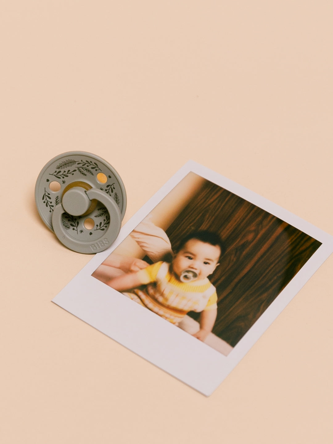 BIBS Retro Holiday Collection, Colour Round Pacifiers, Leaf and Bow, BIBS Retro Holiday kolletsioon, kirsikujulised lutid, lehed ja lipsud, all-groups