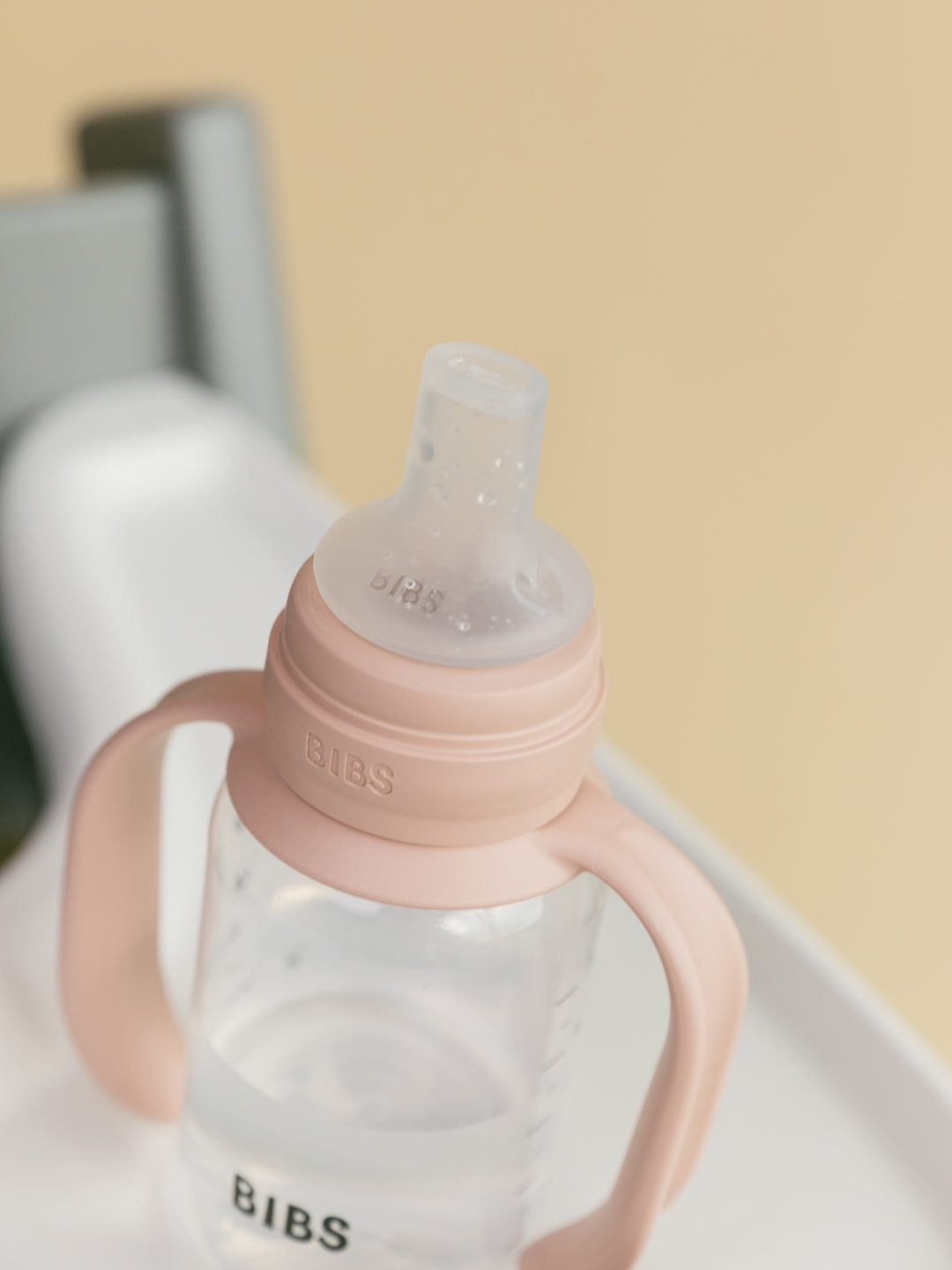 BIBS baby sippy bottle with silicone spout, BIBS tilaga joogipudel silikoonist otsaga, all-groups