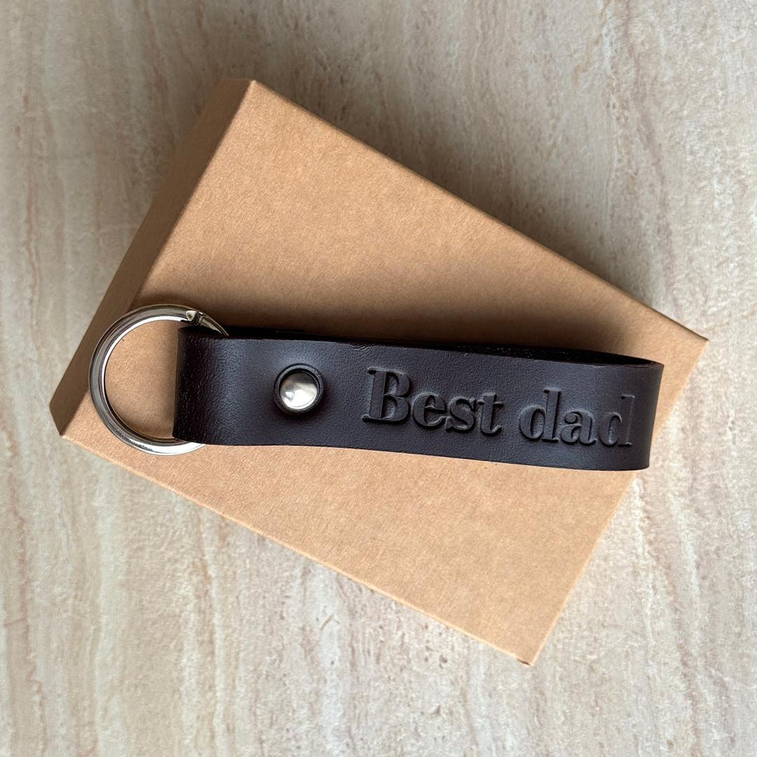 Babyluv Studio keyring best dad, Babyluv Studio isadepäevakingitus nahast võtmehoidja kirjaga best dad, tumepruun