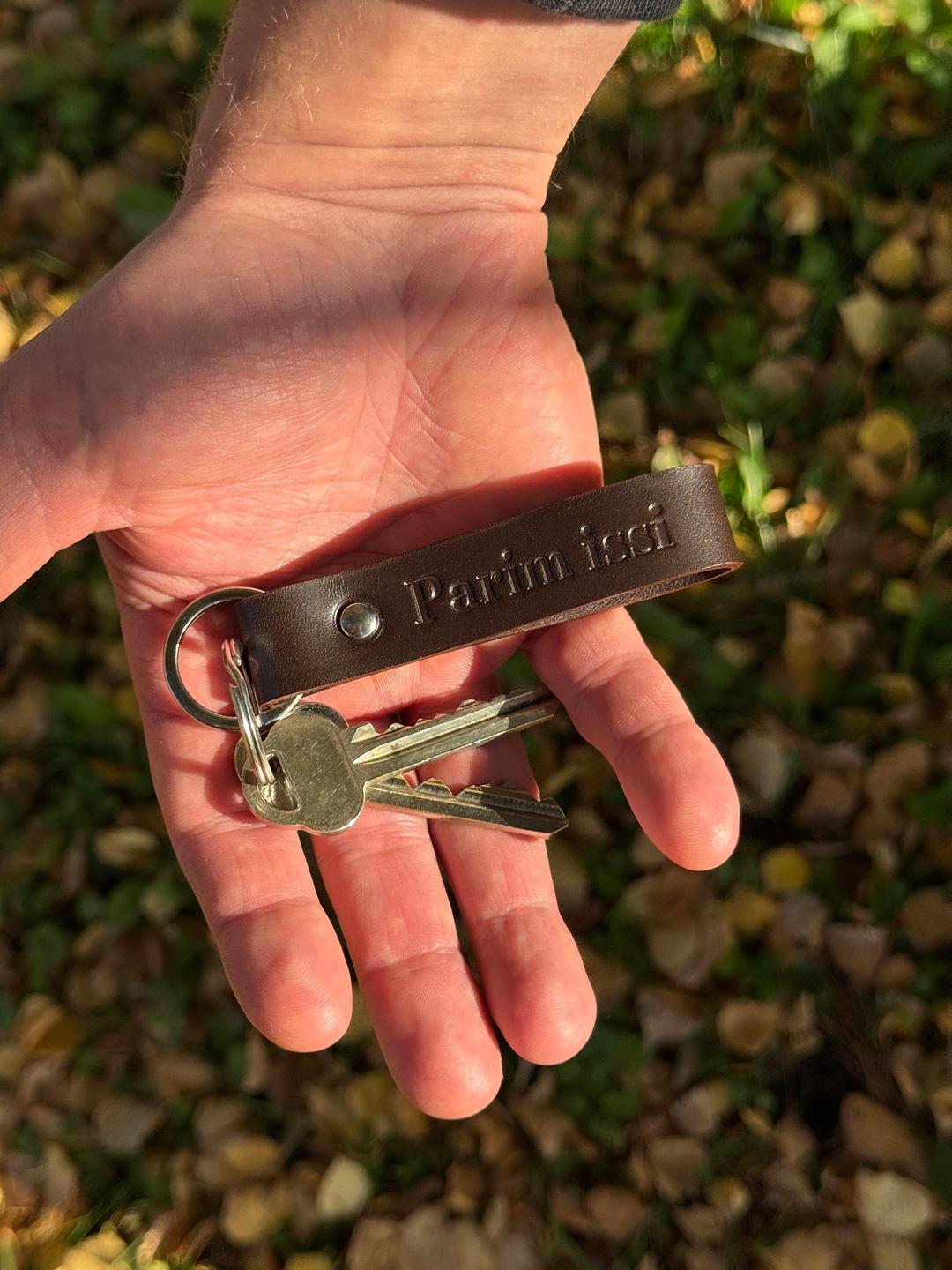Babyluv Studio keyring parim issi, Babyluv Studio isadepäevakingitus nahast võtmehoidja kirjaga parim issi, tumepruun, all-groups