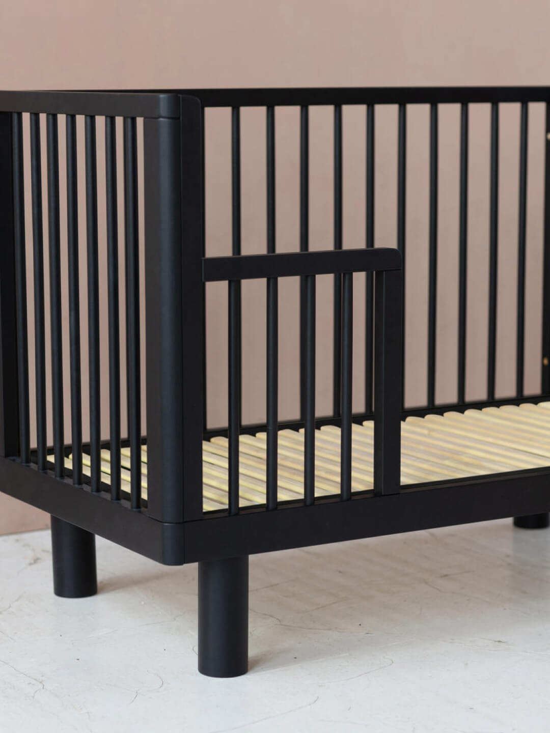 Karl & Fric Nox Cot - Black Satin, Karl & Fric Nox beebivoodi, võrevoodi, beebi võrevoodi