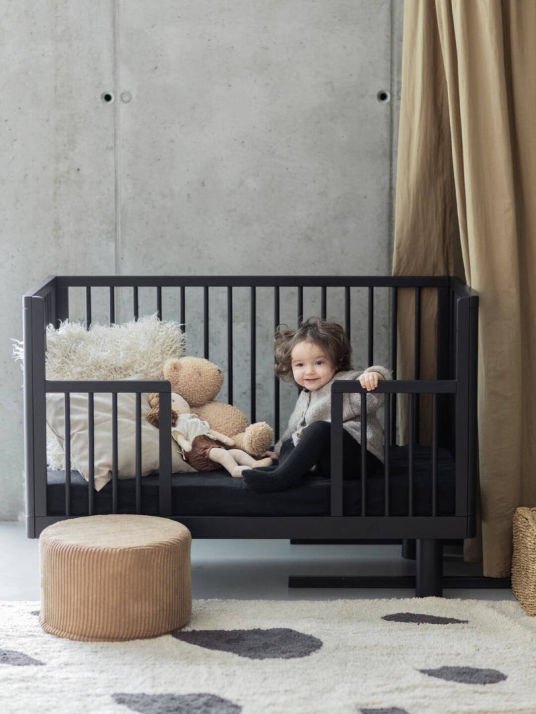 Karl & Fric Nox Cot - Black Satin, Karl & Fric Nox beebivoodi, võrevoodi, beebi võrevoodi
