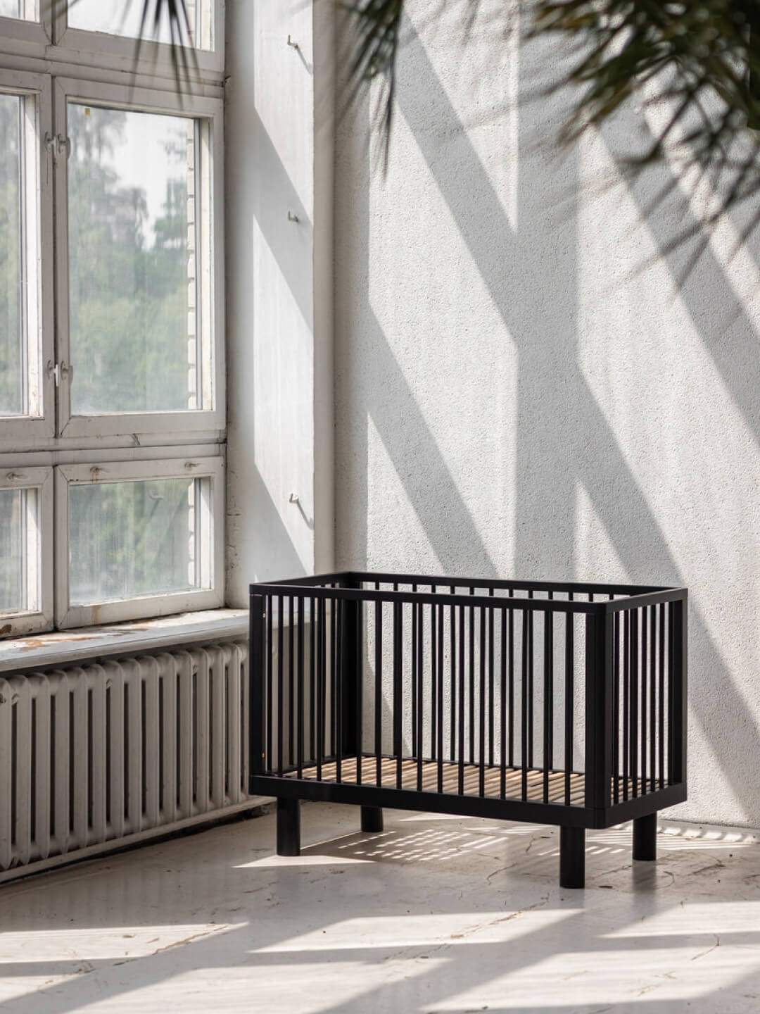 Karl & Fric Nox Cot - Black Satin, Karl & Fric Nox beebivoodi, võrevoodi, beebi võrevoodi