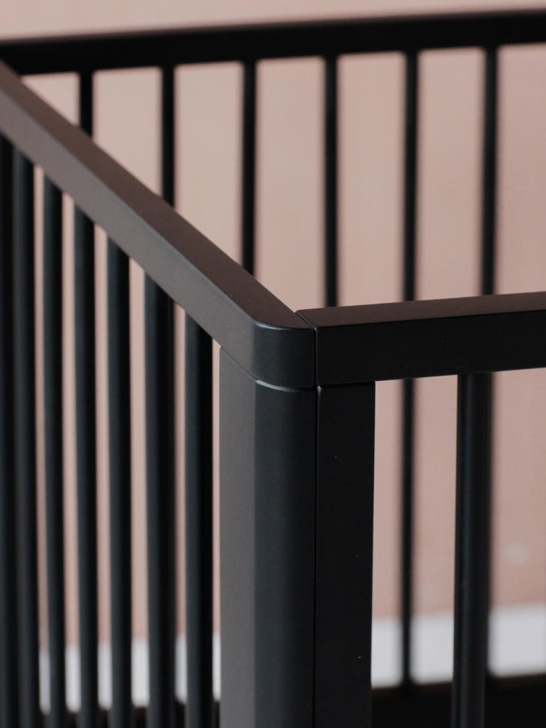 Karl & Fric Nox Cot - Black Satin, Karl & Fric Nox beebivoodi, võrevoodi, beebi võrevoodi