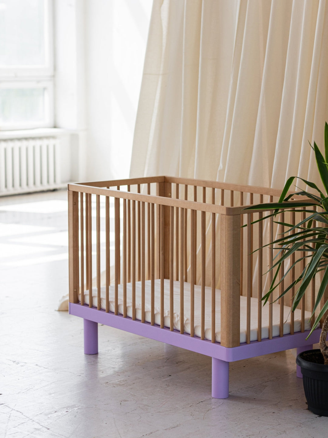 Karl Fric baby cot natural wood and lavender, Karl Fric beebivoodi võrevoodi naturaalne puit ja lavendel lilla