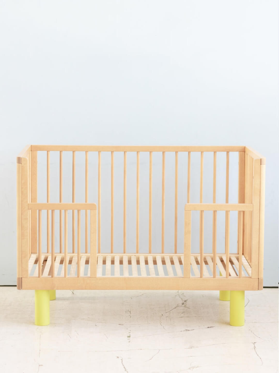 Karl & Fric Nox Cot - Natural Wood & Yellow, Karl & Fric Nox beebivoodi, võrevoodi, beebi võrevoodi