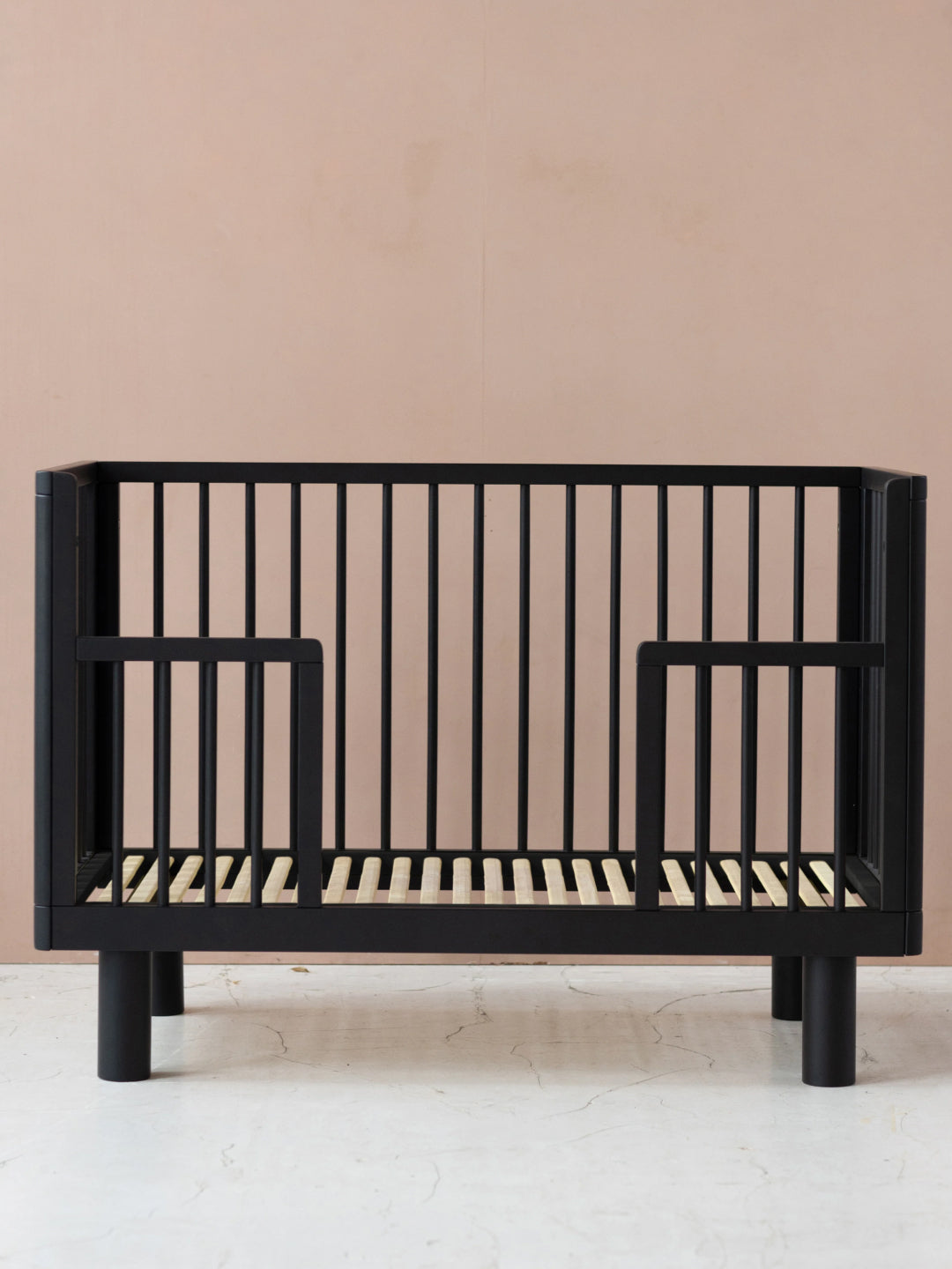 Karl & Fric Nox Cot - Black Satin, Karl & Fric Nox beebivoodi, võrevoodi, beebi võrevoodi