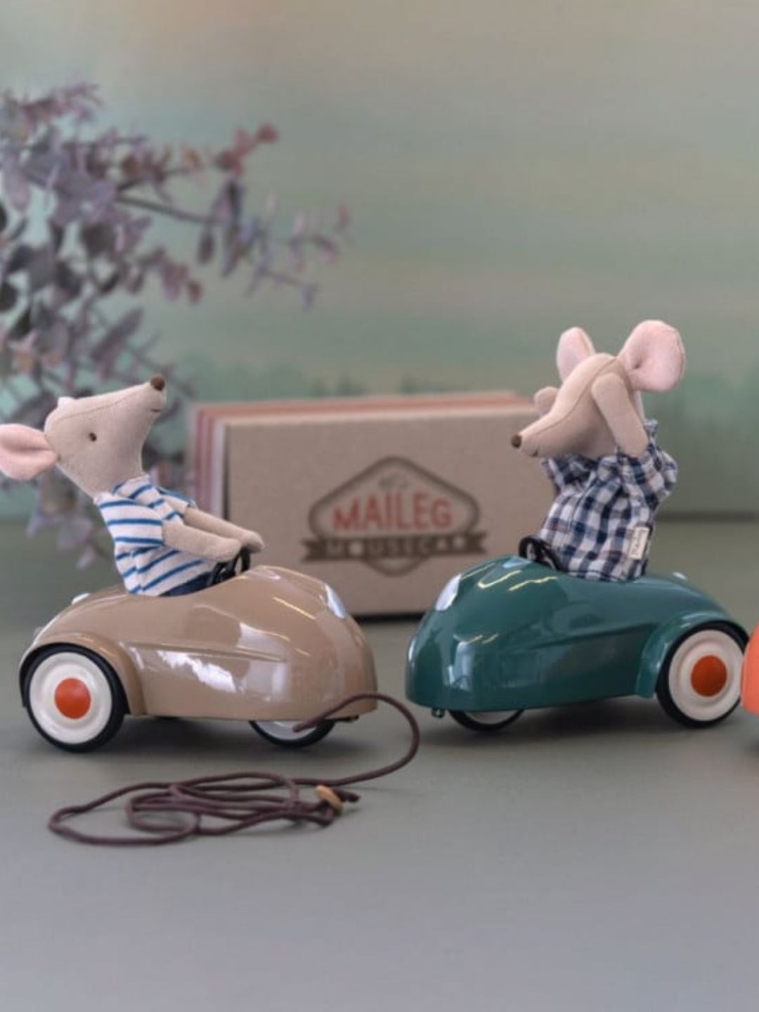 Maileg Mouse Car - Dark Green, Maileg hiire auto tumeroheline