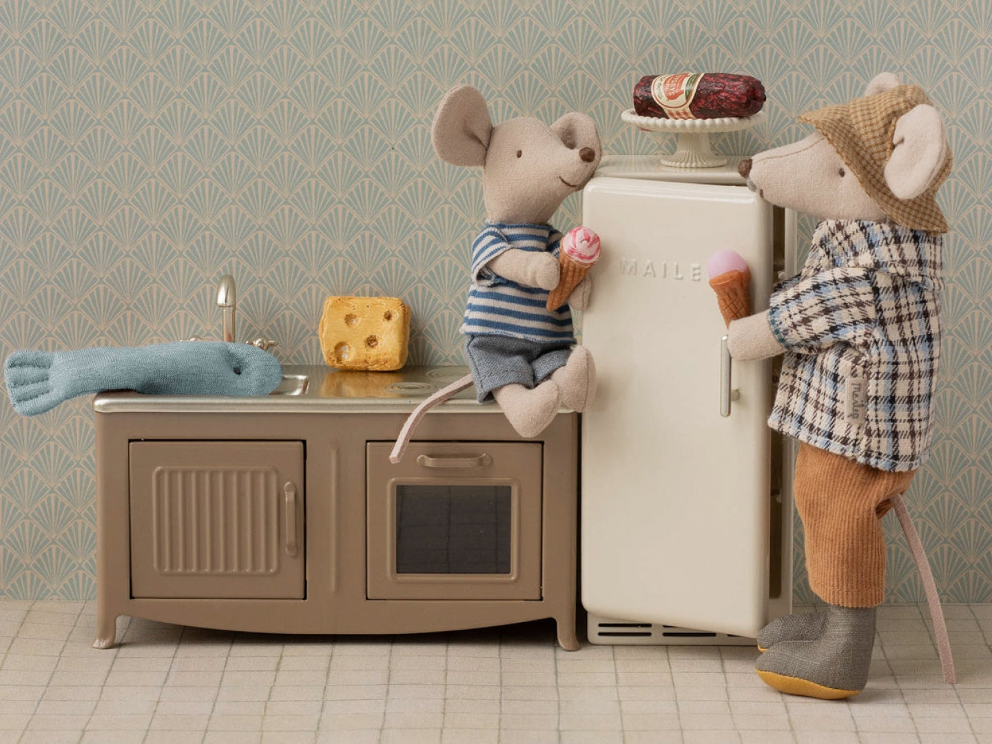 Maileg Mouse fridge off-white, Mailge hiirte külmkapp