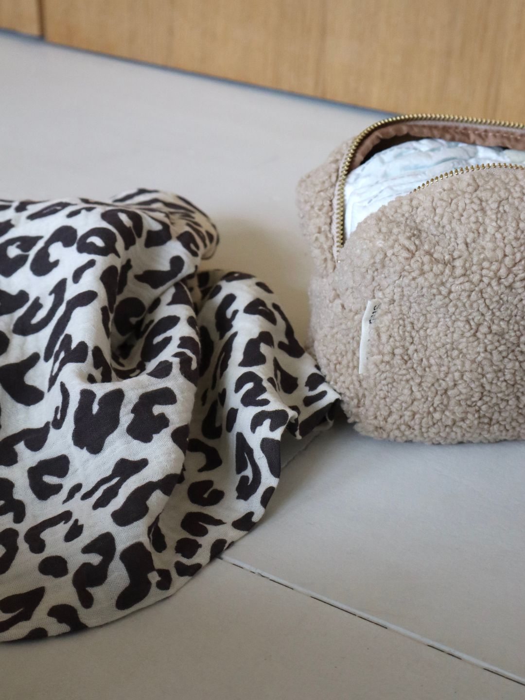 Studio Noos swaddle, muslin baby blanket, black and white Holy Cow, Studio Noos musliintekk beebitekk must-valge