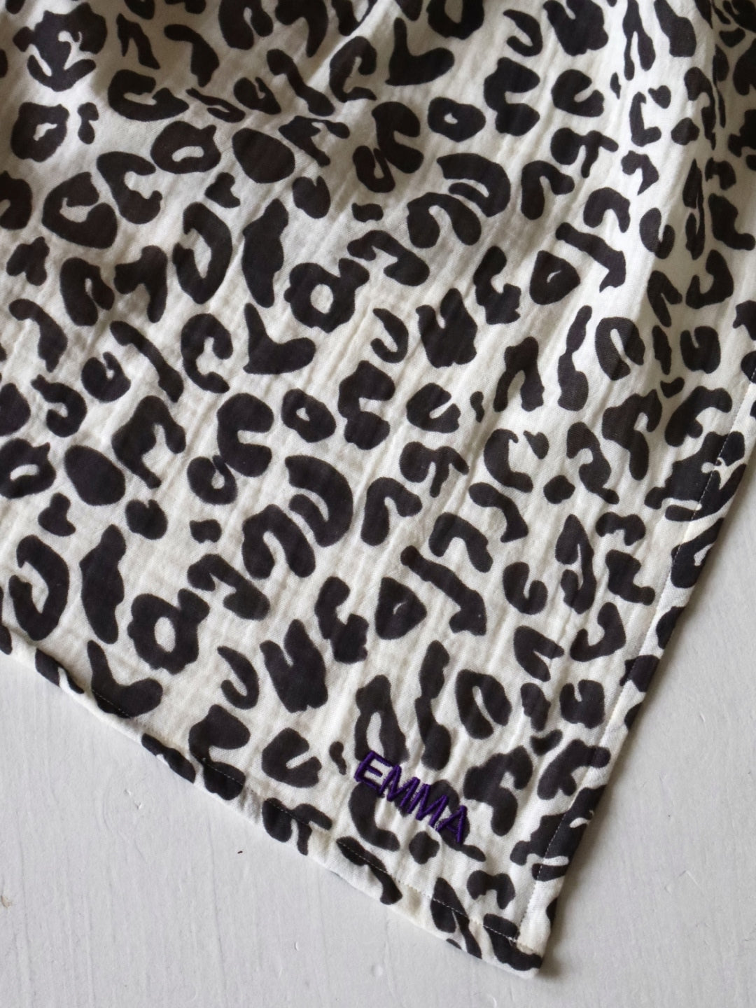 Studio Noos swaddle, muslin baby blanket, black and white Holy Cow, Studio Noos musliintekk, must-valge mustriga beebitekk