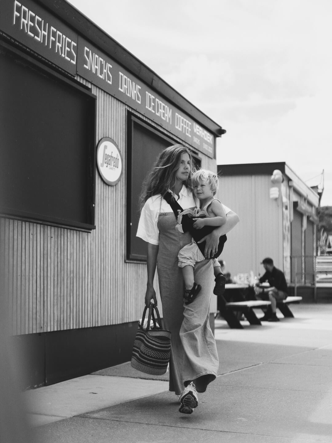 Wildride toddler swing carrier, corduroy black rib, Wildride väikelapse kandekott, must velvet