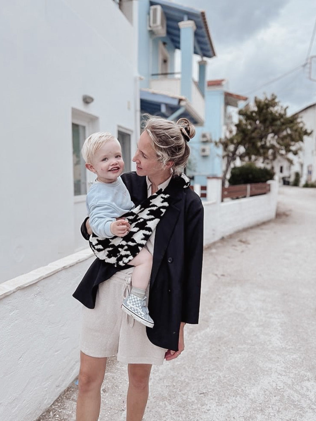 Wildride Toddler Swing Carrier - Houndstooth Teddy, Wildride väikelapse kandekott – Houndstooth Teddy