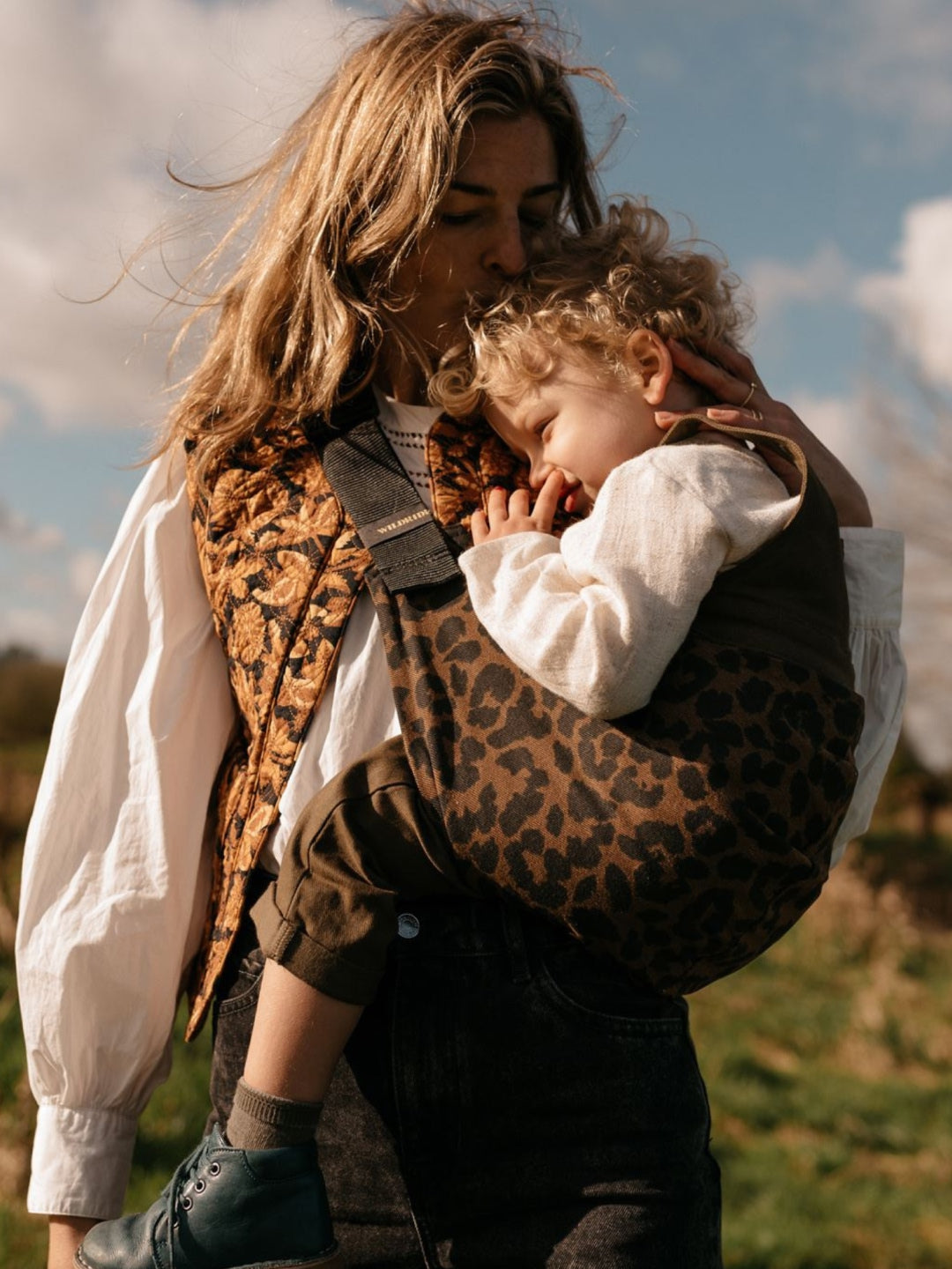 Wildride Toddler Swing Carrier - Brown Leopard, Wildride väikelapse kandekott - Brown Leopard