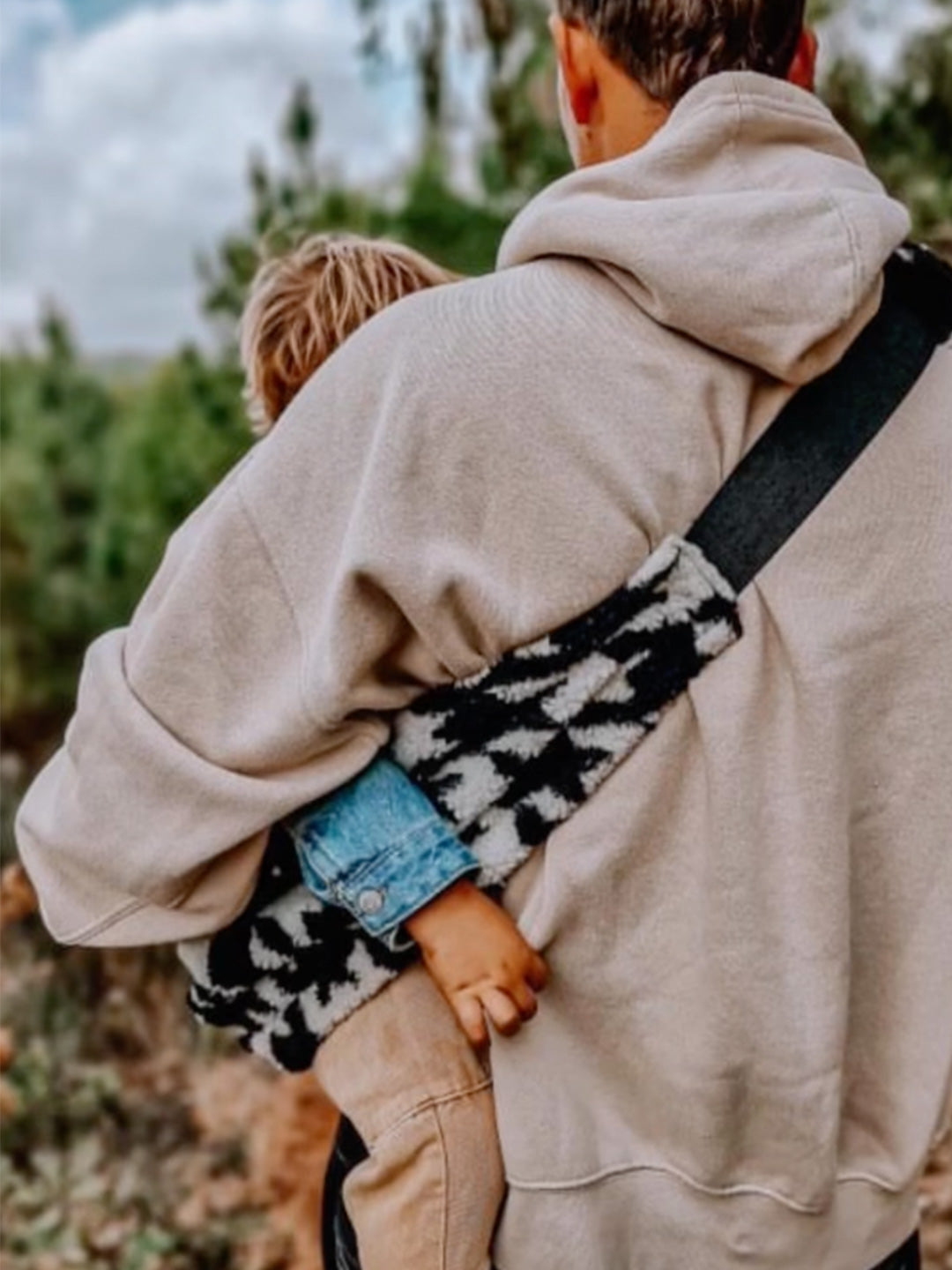 Wildride Toddler Swing Carrier - Houndstooth Teddy, Wildride väikelapse kandekott – Houndstooth Teddy