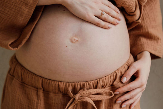 Hospital bag checklist by Babyluv Studio