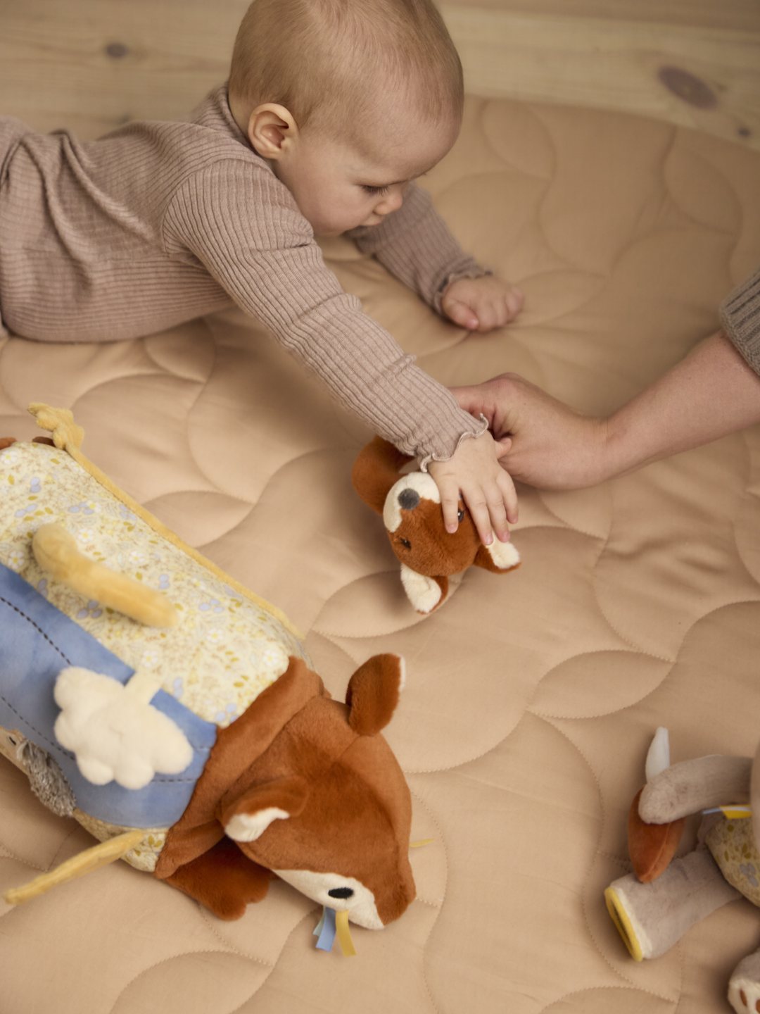 Filibabba tummy time toy with mirror, ring teether, freddy the fox Filibabba kõhuli olemise aja mänguasi peegliga, beebimänguasi peegliga kõhuli mängimiseks, pehme kõristi, all-groups