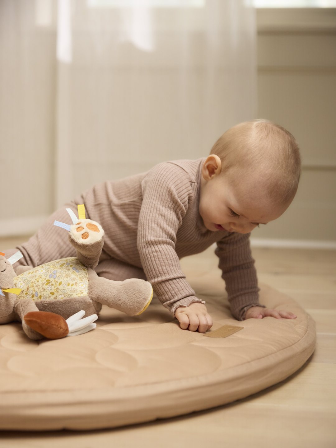 Filibabba activity toy bonnie the bunny, Filibabba aktiivsusmänguasi jänes, sensoorne jänku