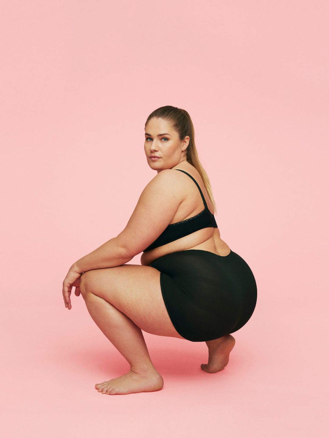 Yosh qizlarning yalangoch mushuklari fotosuratlari U tildan kelgan