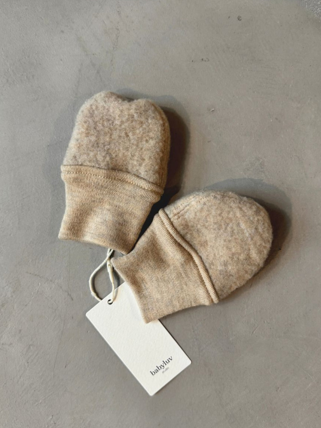 Babyluv Studio merino wool baby mittens, Babyluv Studio meriinovillased beebikindad
