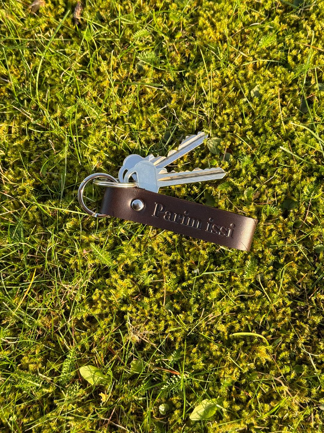 Babyluv Studio keyring parim issi, Babyluv Studio isadepäevakingitus nahast võtmehoidja kirjaga parim issi, tumepruun, all-groups