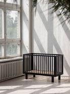 Karl & Fric Nox Cot - Black Satin, Karl & Fric Nox beebivoodi, võrevoodi, beebi võrevoodi