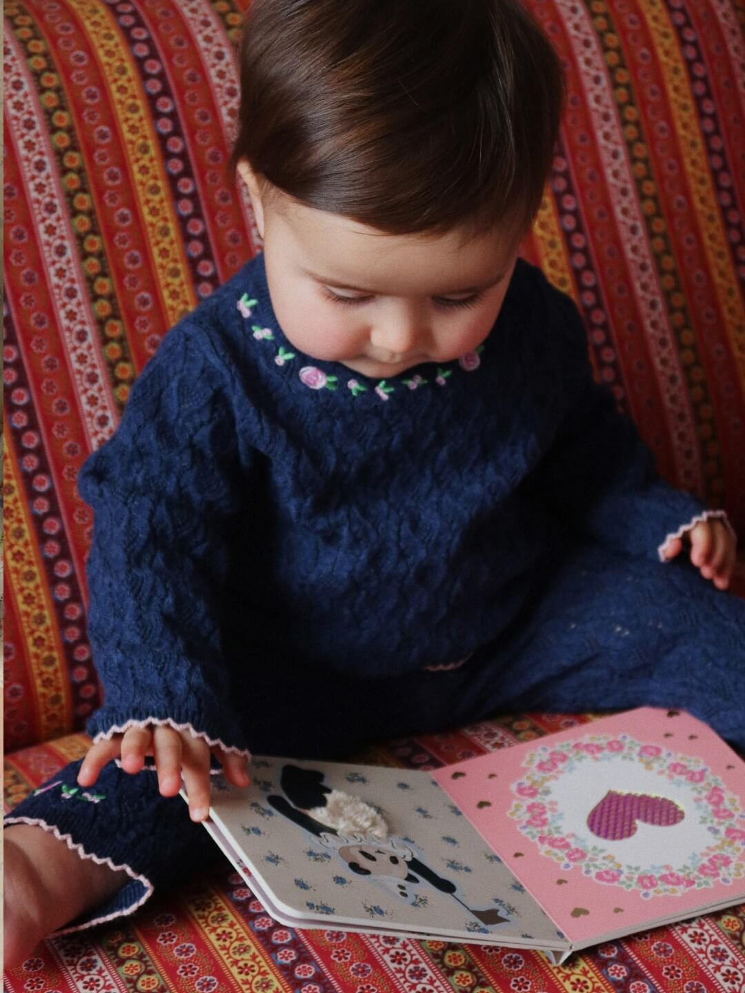 Konges Sløjd Touch and Feel Baby Book, Konges Sløjd katsu ja tunneta beebiraamat