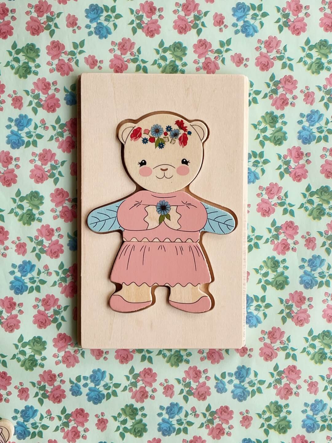 Wooden teddy dress up puzzle, Puidust karu riietamise pusle