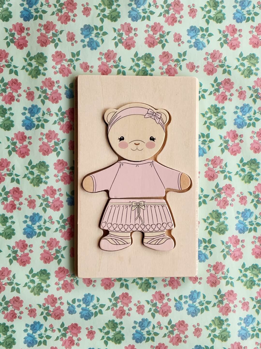 Wooden teddy dress up puzzle, Puidust karu riietamise pusle