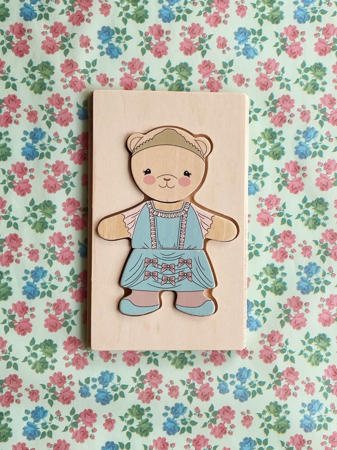 Wooden teddy dress up puzzle, Puidust karu riietamise pusle