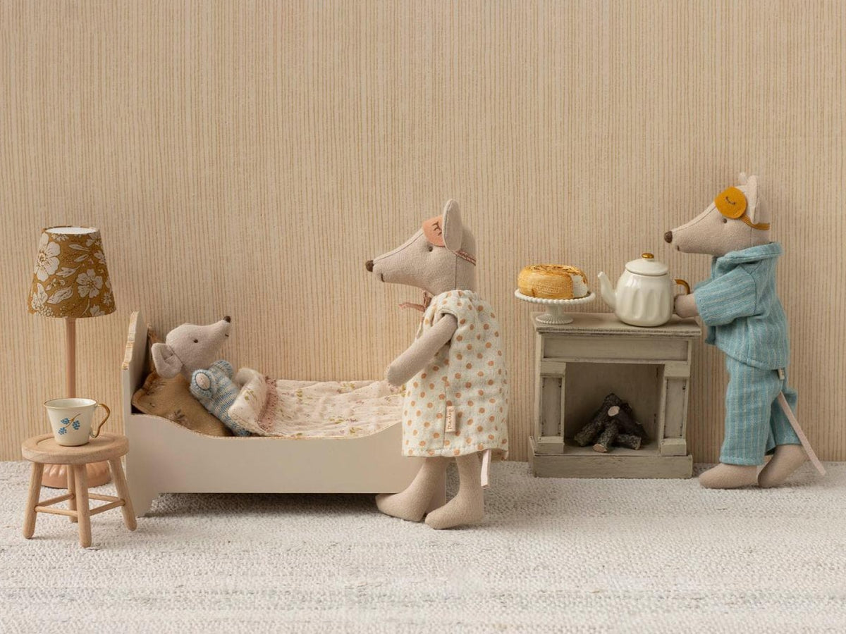 Maileg Mum and Dad Mice in Cigarbox, Maileg hiired ema ja isa koos karbiga