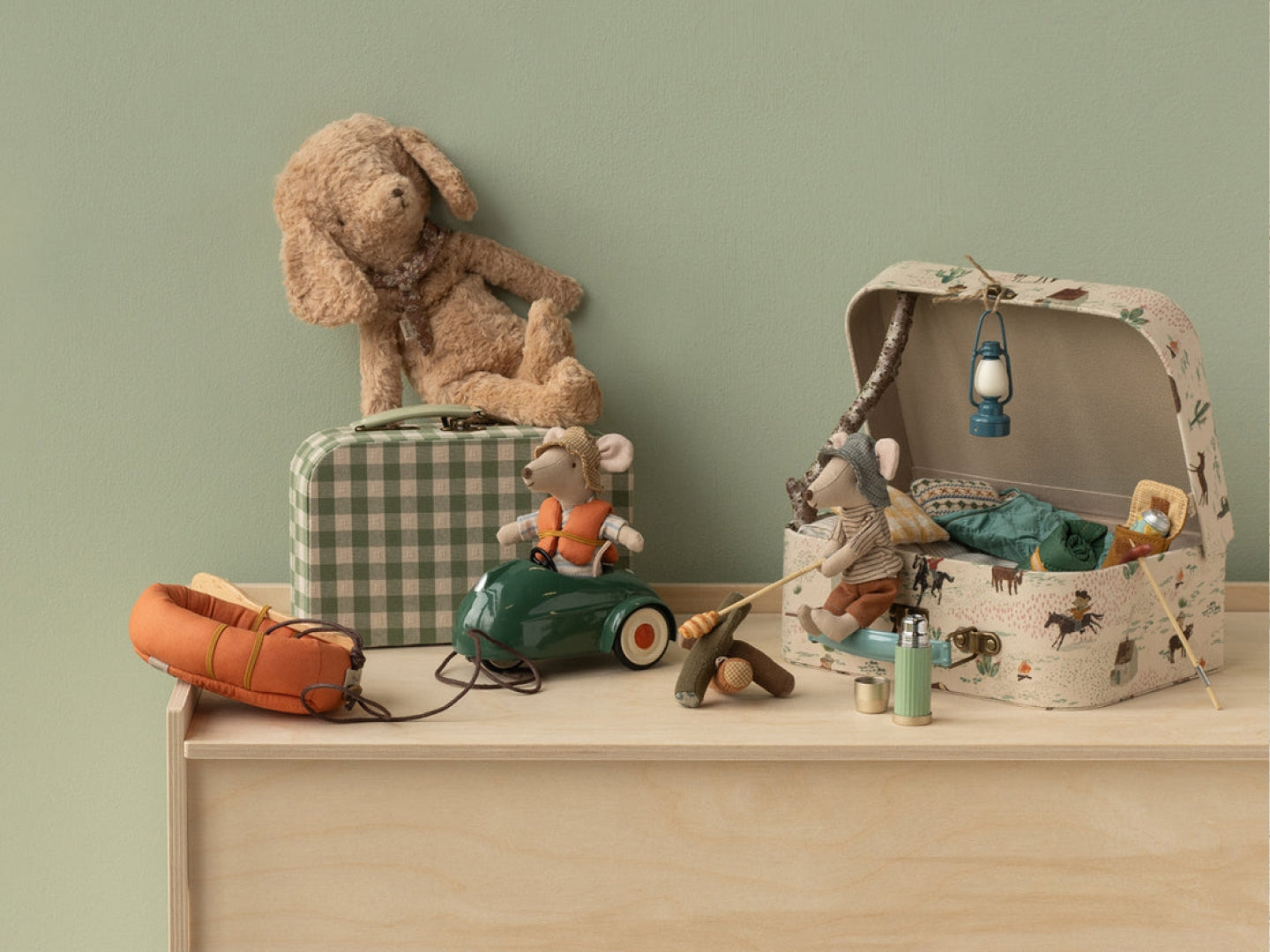 Maileg Mouse Car - Dark Green, Maileg hiire auto tumeroheline