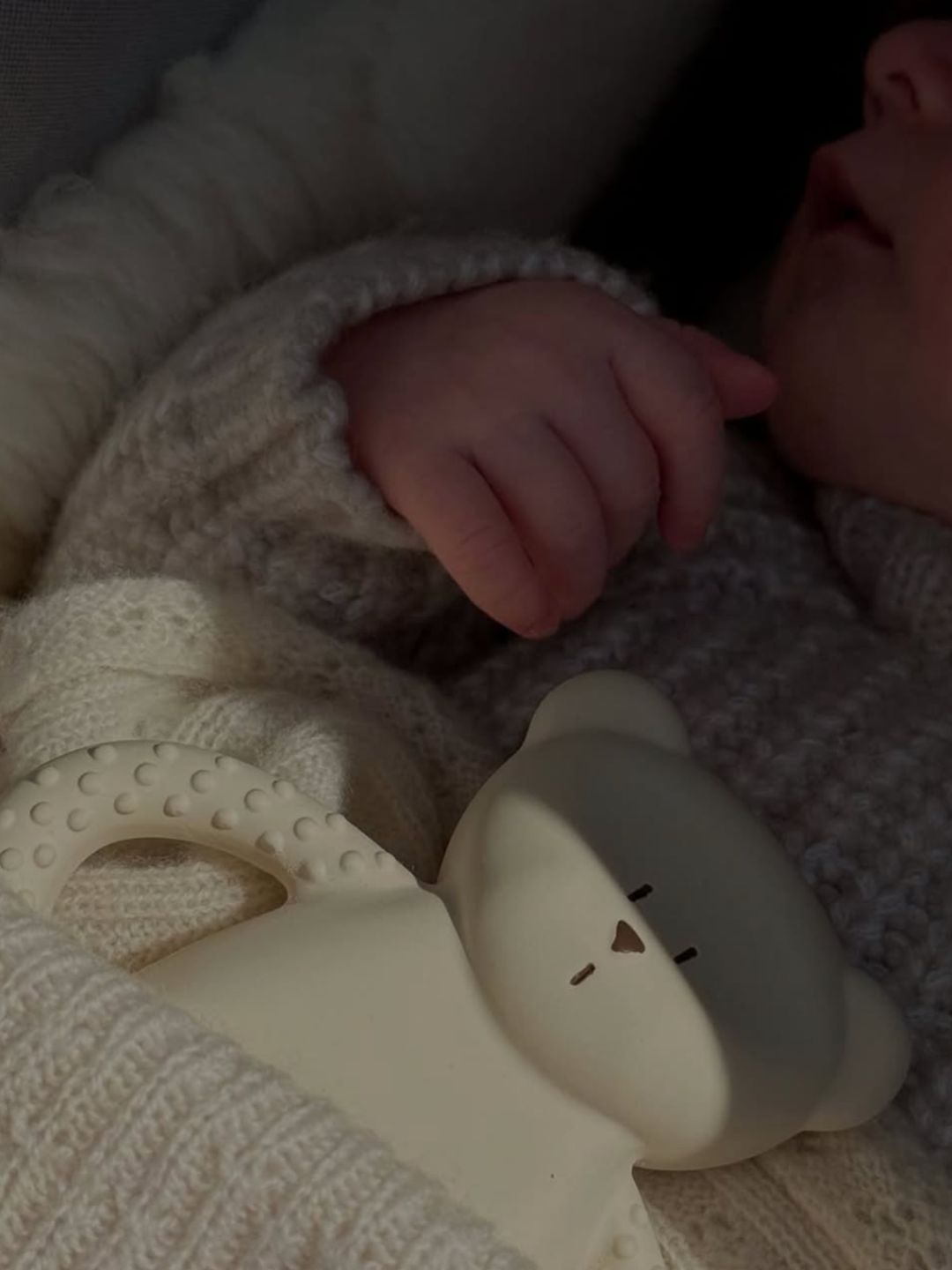 Moonie natural rubber teether, Moonie looduslikust kummist närimislelu, närimisrõngas, all-groups
