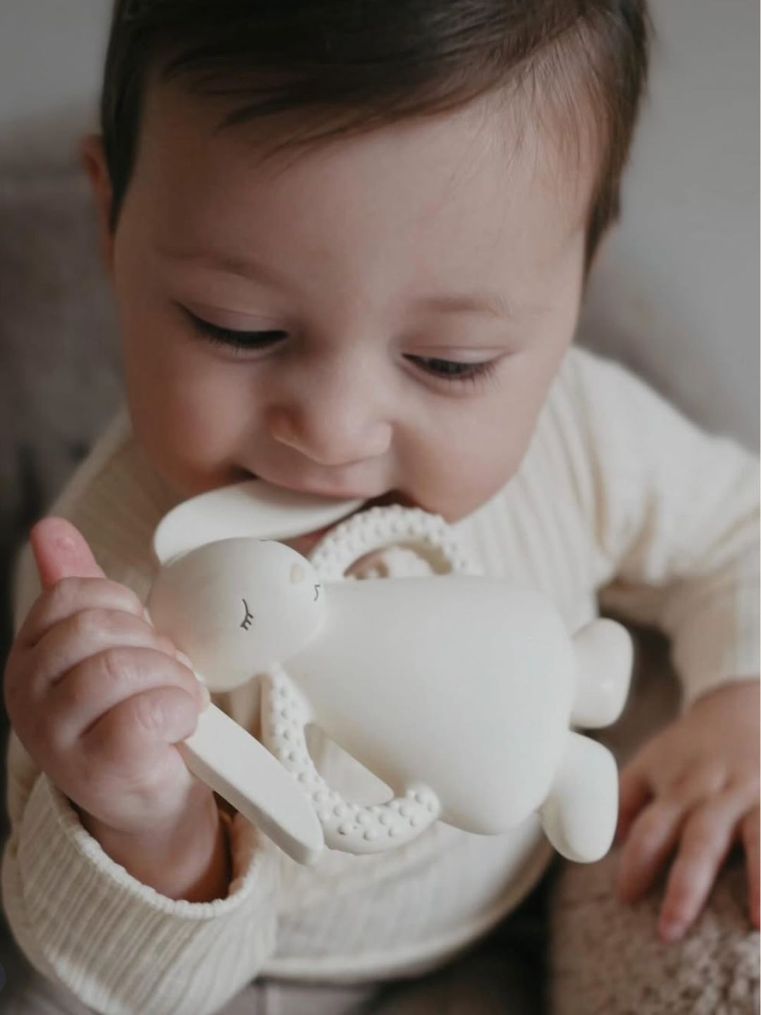 Moonie natural rubber teether Bunny, Moonie looduslikust kummist närimislelu Jänes, närimisrõngas, all-groups