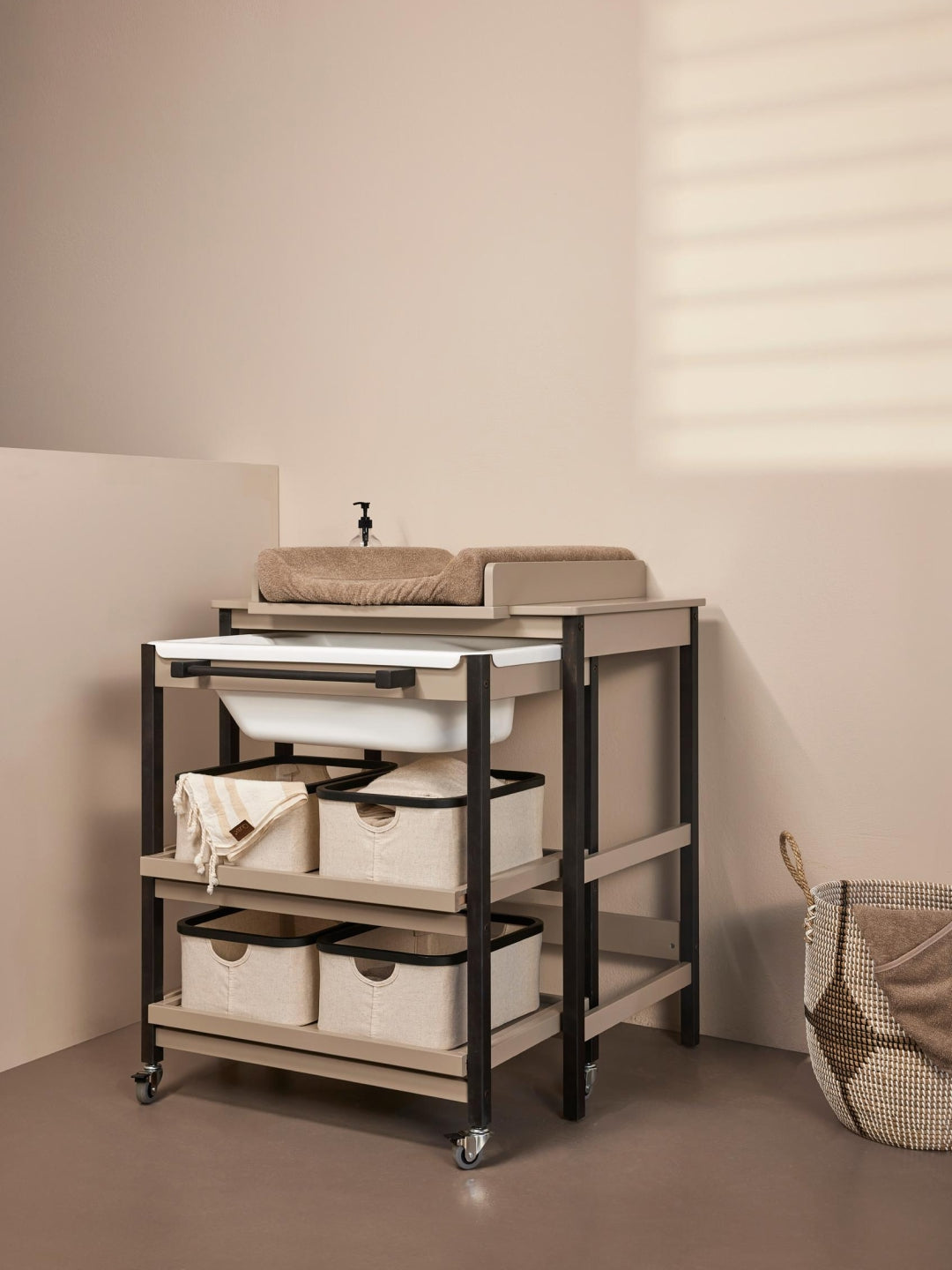 Quax changing table with bath Smart, Quax mähkimislaud vanniga, mähkimiskummut vanniga Smart, all-groups