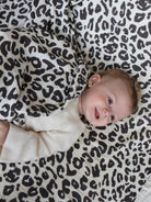 Studio Noos swaddle, muslin baby blanket, black and white Holy Cow, Studio Noos musliintekk beebitekk must-valge