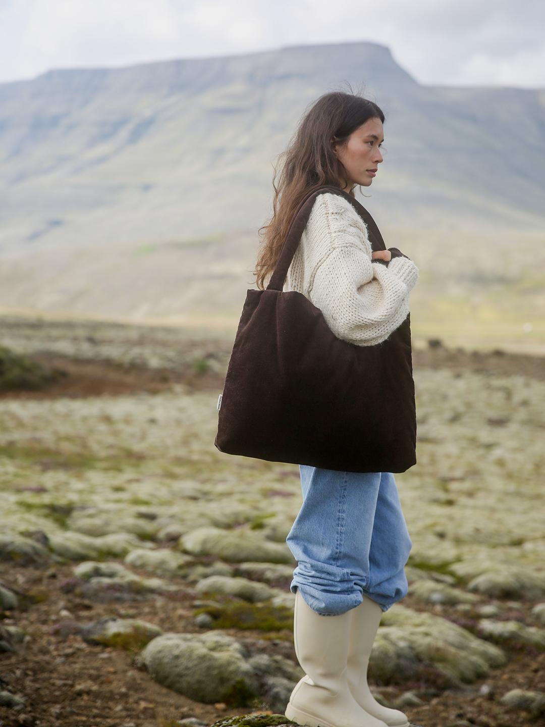 Studio Noos rib puffy mom bag dark brown, Studio noos velvetist puffy mom bag, suur kott emale, tumepruun