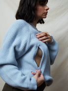 Tajinebanane pull up knitted breastfeeding sweater, Tajinebanane kootud imetamiskampsun helesinine