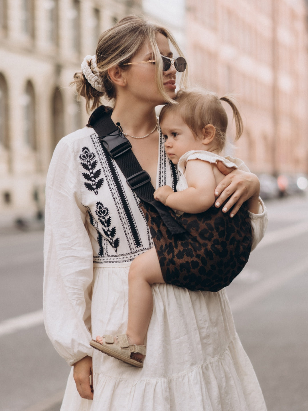 Wildride Toddler Swing Carrier - Brown Leopard, Wildride väikelapse kandekott - Brown Leopard