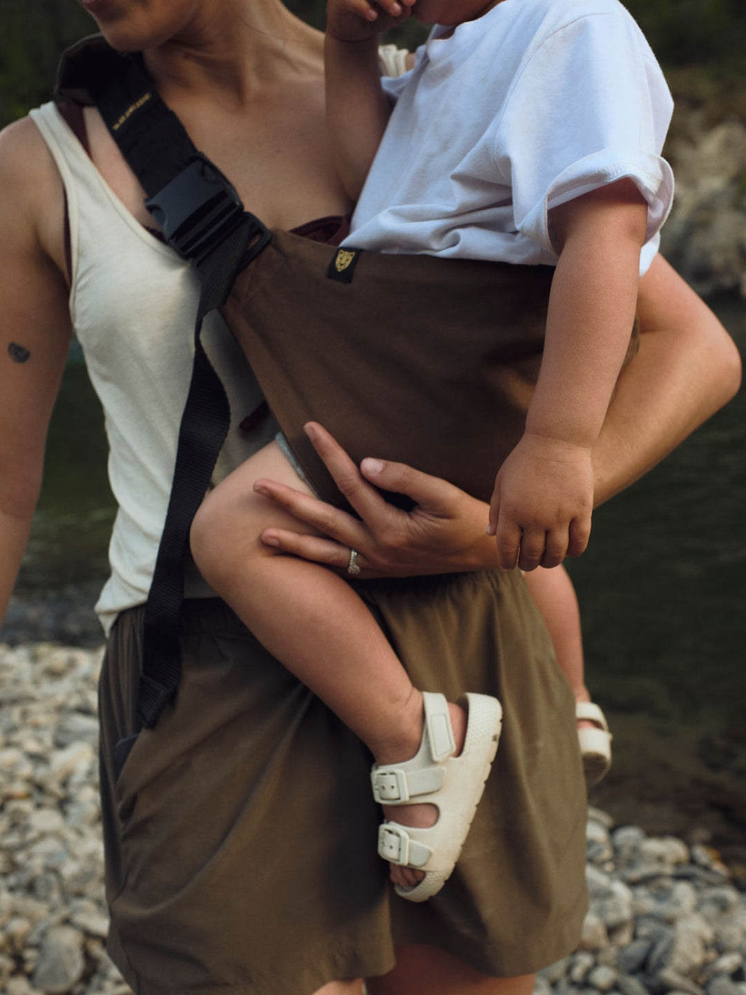 Wildride toddler swing carrier Coffee, Wildride väikelapse kandekott Coffee