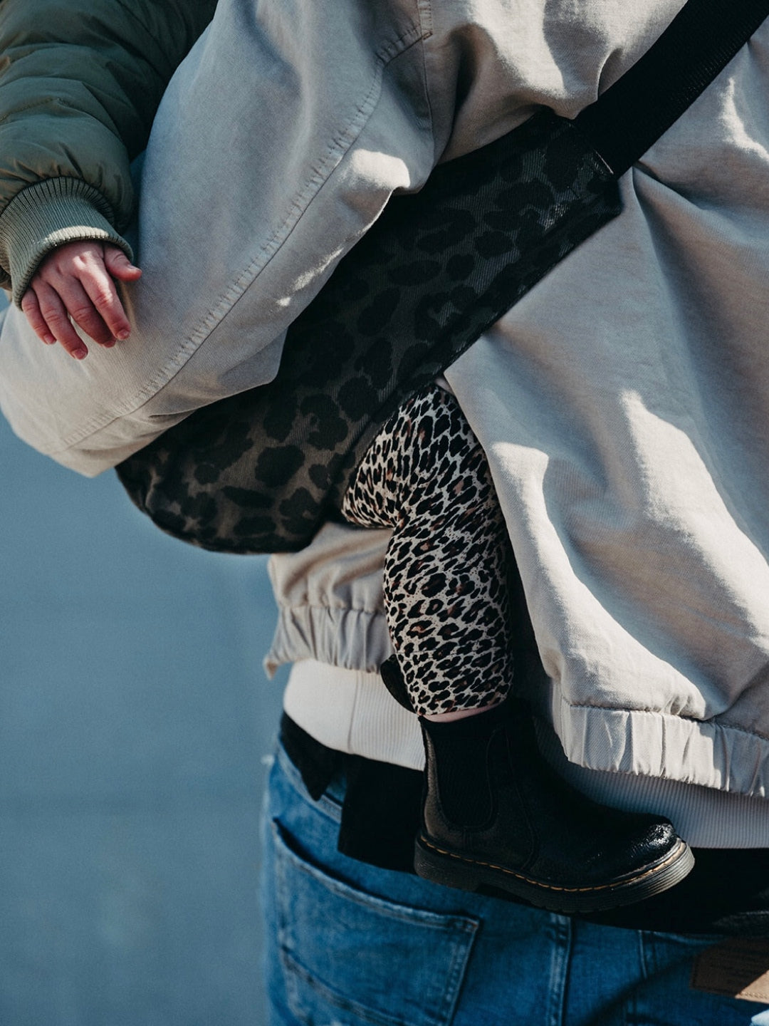 Wildride toddler carrier grey leopard, Wildride väikelapse kandekott grey leopard